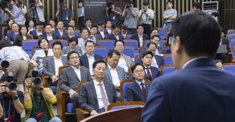 ‘의원 총사퇴’까지 언급한 국힘… 국회 여야 대립 장기화