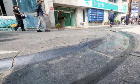 보기 좋으라고 만들었는데… 제 기능 못 하는 서면 실개천