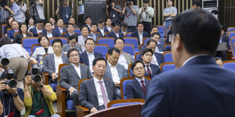 ‘의원 총사퇴’까지 언급한 국힘… 국회 여야 대립 장기화 전망