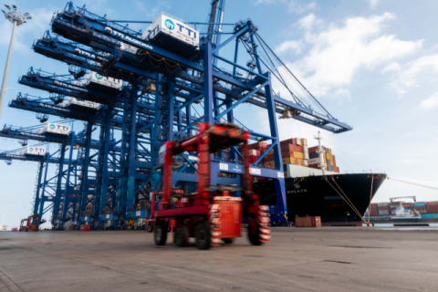 HMM, 스페인~서아프리카 컨 서비스 시작