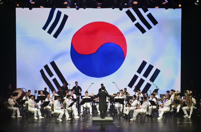 한성기업이 주도해 설립한 사단법인 호국문화진흥위원회가 2024년 11월 서울 송파구 신천동 롯데콘서트홀에서 개최한 ‘2024 유엔참전용사, 영웅을 위한 음악회’ 모습. 한성기업 제공