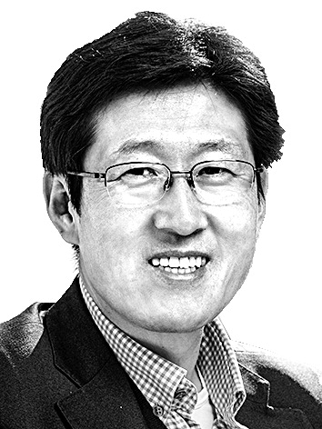 [오션 뷰] 북극항로 시대, 선박관리업·선주업 키우자