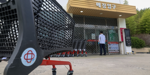 부산 홈플러스 7곳 임시 휴업… 입점 업주들 생계 비상