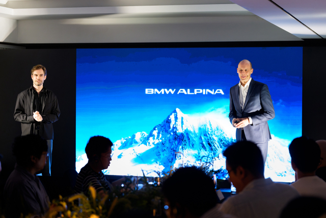 지난 21일 ‘BMW 알피나 브랜드 설명회’에서 알피나 브랜드 총괄 올리버 필레히너 부사장이 발표하고 있다. BMW코리아 제공