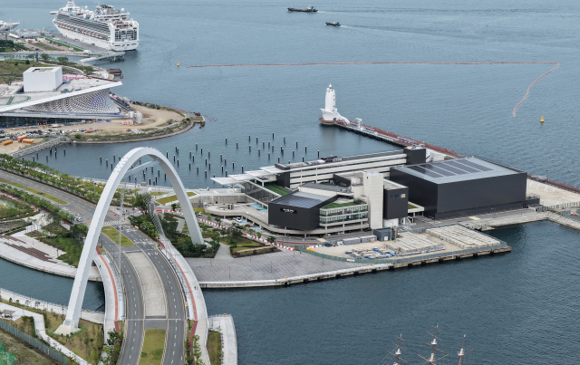 2023년 말 1단계 공사를 마치고 이듬해 1월 운영을 시작한 부산항 북항 마리나 내 다이빙풀과 수영장이 오는 27일로 당분간 휴장한다. 정종회 기자 jjh@