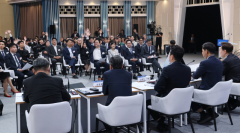 “양도세 감면 1회로 제한하자” 제안에 이 대통령 “일리 있다”