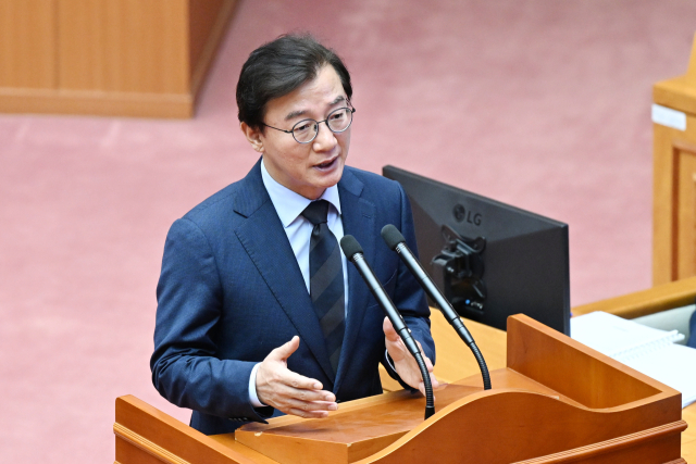 부산시의회는 24일 제338회 임시회 본회의를 열고 전재수 부산시장 취임 이후 첫 시정질문을 진행했다. 부산시의회 제공