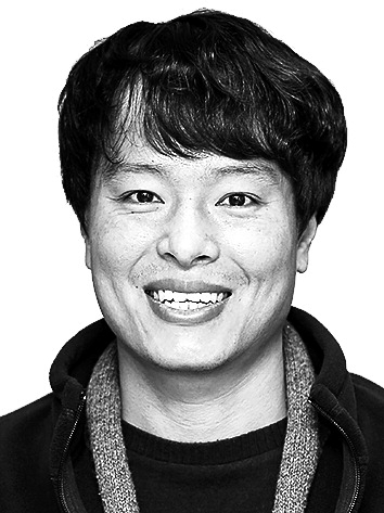 [데스크 칼럼] 권력의 칼