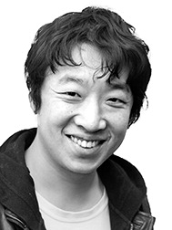 [데스크 칼럼] 우리가 끓는 물 속의 개구리?