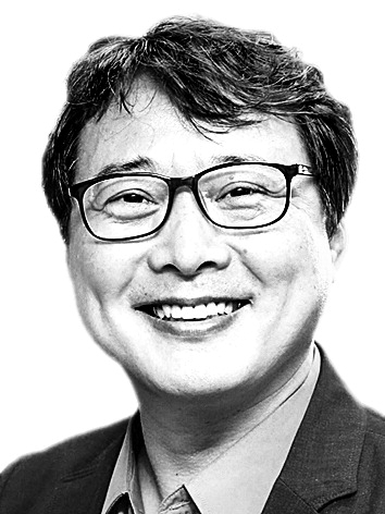 [데스크 칼럼] '인디언식 기우제'라도 지내라고?