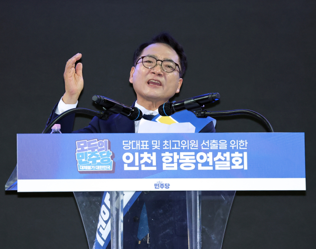 더불어민주당 박선원 당 최고위원 후보가 8일 인천 남동체육관에서 열린 민주당 당 대표·최고위원 순회경선 인천 합동연설회에서 정견 발표를 하고 있다. 연합뉴스