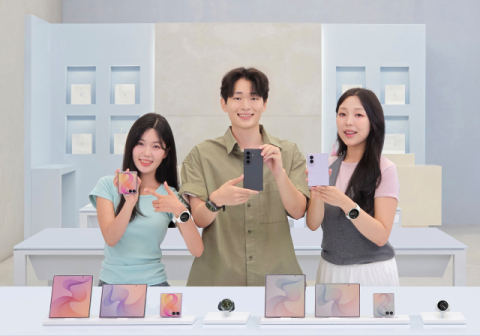 갤럭시 Z 폴드8, 1030·여성층 흥행 열기 이어져