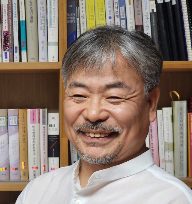 유현 학예사.