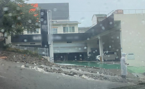 [속보] 거제 옥포동 산사태, 인근 아파트 덮쳐… 심정지 상태로 구조된 1명 숨져