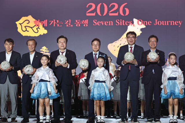 세계유산 가야고분군 축전이 7개 고분군 지역에서 오는 9월 10일까지 진행되고 있다. 사진은 지난 28일 함안고분군에서 열린 개막식. 경남도 제공