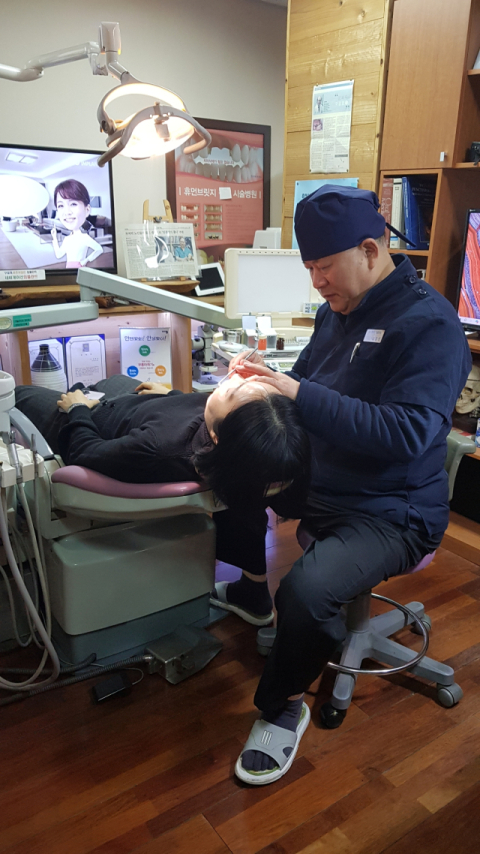 [닥터큐 전문의를 만나다] 소중한 치아 지키는 최고의 백신 ‘불소도포’