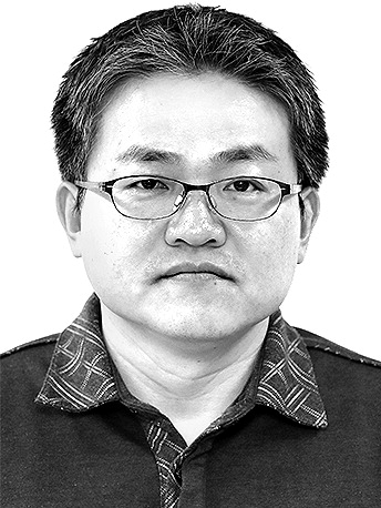 [데스크 칼럼] 폭염의 한가운데를 지나며…