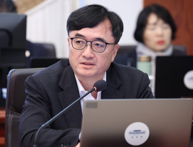 임기근 국무조정실장이 지난달 25일 청와대에서 열린 이재명 대통령 주재 국무회의에서 업무보고 후속 조치 이행상황을 보고하고 있다. 연합뉴스