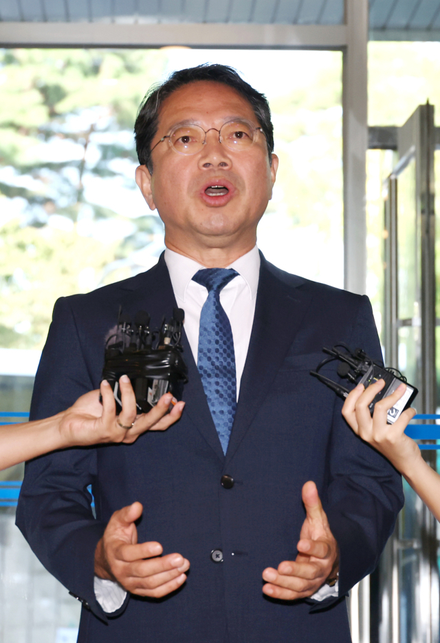 김승원 법무부장관 후보자가 3일 서울 종로구 적선현대빌딩에 마련된 인사청문회 준비 사무실로 출근하며 발언하고 있다. 연합뉴스