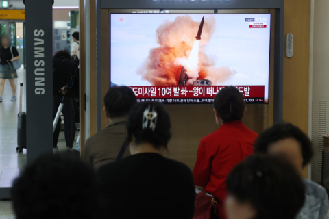 北, 동해상으로 탄도미사일 수발 발사…프리덤 에지 훈련 노린 듯