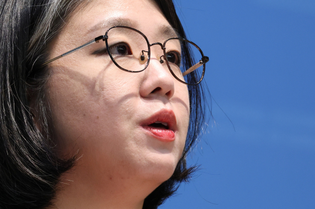 용혜인 성평등가족부 장관 후보자가 13일 국회 소통관에서 후보직 자진 사퇴 기자회견을 하고 있다. 연합뉴스