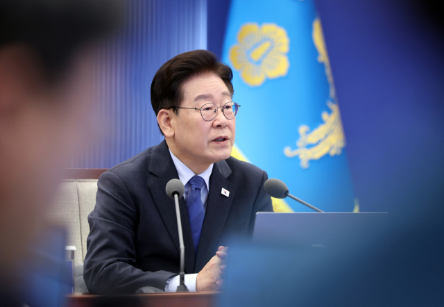 이재명 대통령이 11일 청와대에서 열린 수석보좌관회의에서 발언하고 있다. 연합뉴스