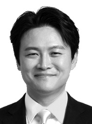 [오션 뷰] 부산에 필요한 건 '더 긴 여름'이 아니다
