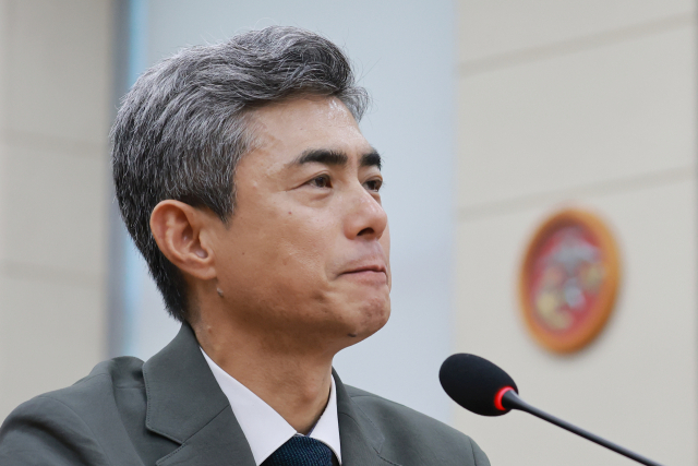 강신철 국방부 장관 후보자가 16일 국회 국방위원회에서 열린 인사청문회에서 국방위원 질의를 듣고 있다. 연합뉴스