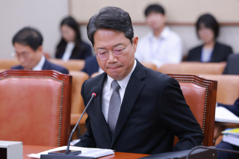 김승원 자진 사퇴… 靑 “결정 존중”