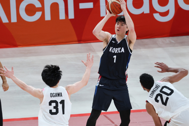 20일 일본 나고야 아이치 인터내셔널 아레나에서 열린 2026 아이치·나고야 아시안게임 남자 농구 결승전 대한민국 대 일본의 경기. 한국 이현중이 3점슛을 성공시키고 있다. 연합뉴스