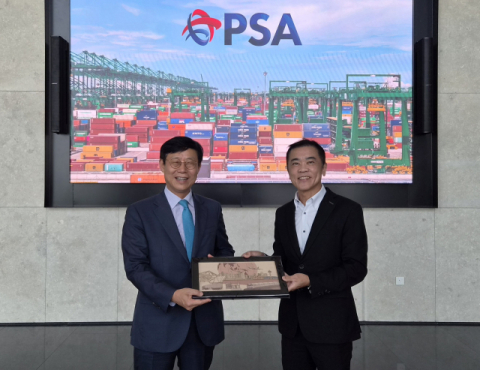 (왼쪽부터) 송상근 BPA 사장과 옹킴퐁(Ong Kim Pong) PSA CEO. 부산항만공사 제공