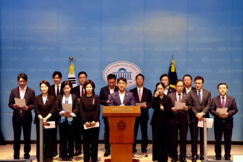 “청년 보좌진 뒤에 숨지마라” 전재수에 공세 퍼붓는 국힘