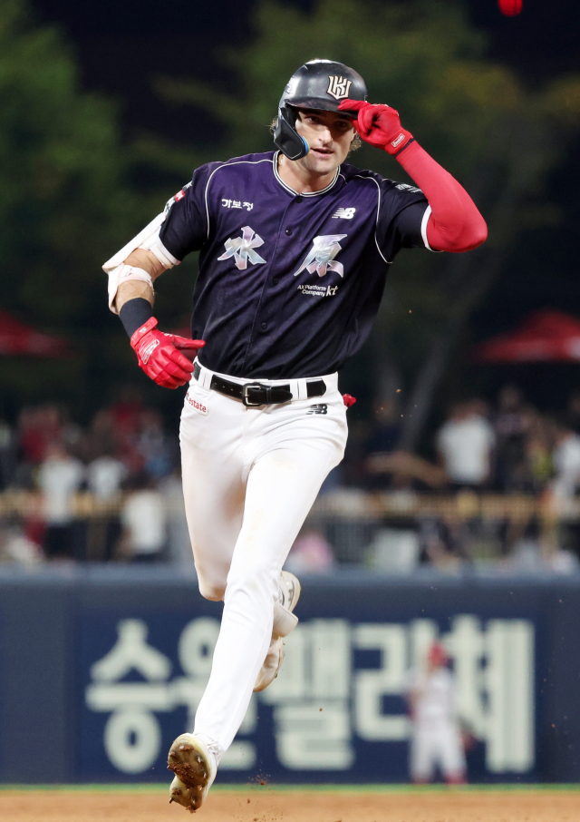 시즌 막판 몰아치기로 MVP 경쟁에 뛰어든 kt 외국인 타자 힐리어드. 연합뉴스