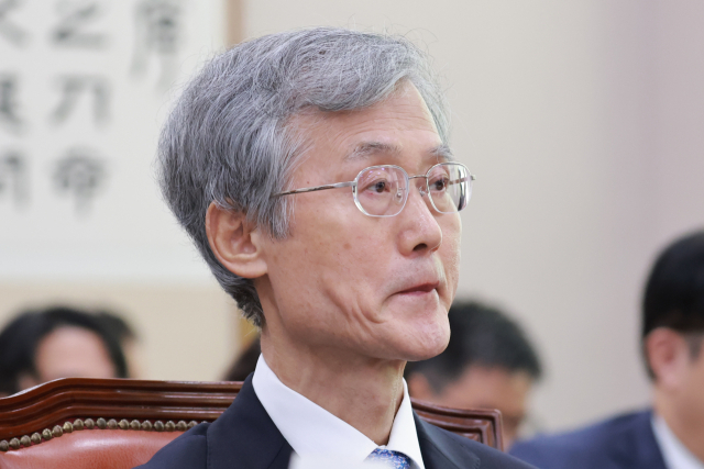 조희대 대법원장이 6일 국회 법제사법위원회에서 열린 대법원 등에 대한 국정감사에서 법사위원 질문을 듣고 있다. 연합뉴스