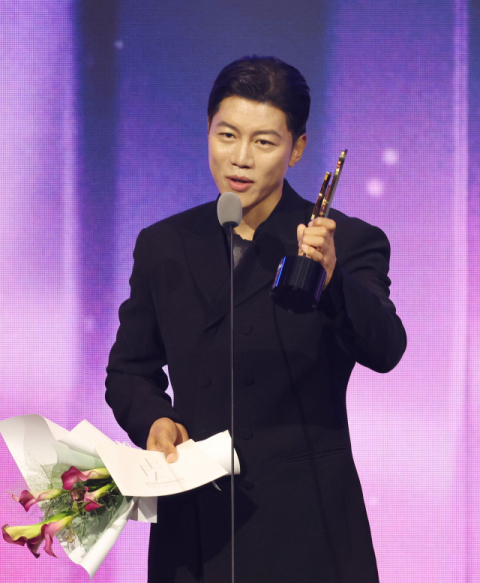 남우조연상 호프 음문석 “스크린 속 캐릭터에 충실한 배우가 되겠습니다”
