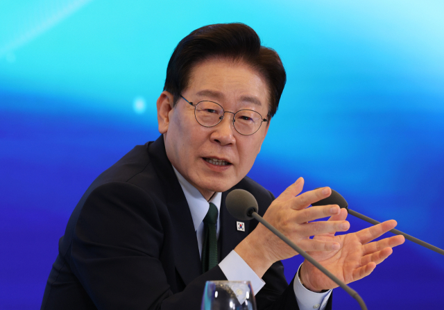 이재명 대통령이 7일 서울 한 회의장에서 열린 한국형 녹색대전환(K-GX) 전략 국민보고회에서 발언하고 있다. 연합뉴스