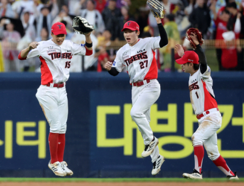 불붙은 KIA 타선  VS LG 에이스 카라스코…20일 준PO 3차전