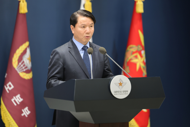 김홍철 국방정책실장이 23일 서울 용산구 국방부에서 DMZ 상황 관련 입장을 발표하고 있다. 연합뉴스