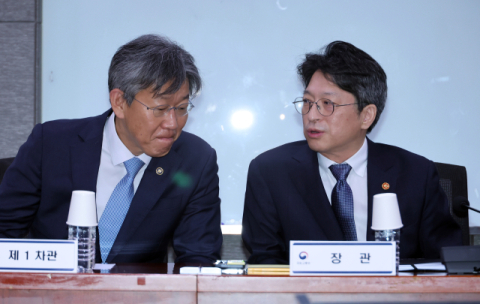 여 “가덕 특별법으로 추진” 야 “공사비 증액 확약 우선”