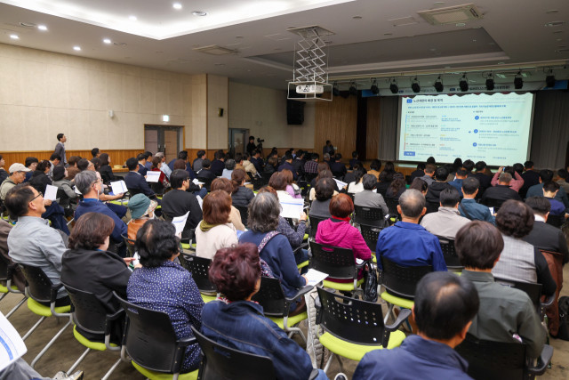 경남 김해시는 지난 28일 김해중소기업비즈니스센터에서 시민공청회를 열고 김해 시내버스 노선체계 개편에 대한 주민 의견을 수렴했다. 김해시 제공